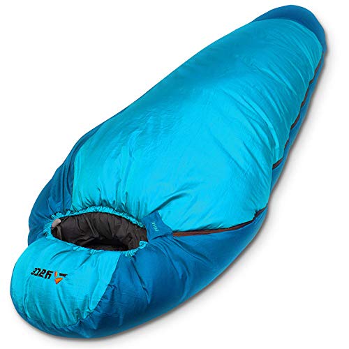 Erleben Sie erholsame Nächte unter freiem Himmel mit dem Aven Peak Schlafsack 230 cm! Der koppelbare Hochleistungs Mumienschlafsack hält Sie bis zu -32 Grad warm und eignet sich perfekt für Camping im Winter.