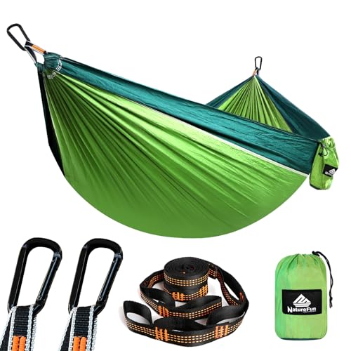 Entspannen Sie sich unterwegs mit der NATUREFUN Ultraleichte Reise Camping Hängematte – 300kg Tragkraft! Atmungsaktiv, schnelltrocknendes Fallschirm Nylon für Outdoor-Fans. Inklusive 2 x Premium Karabiner und 2 x Schlingen.