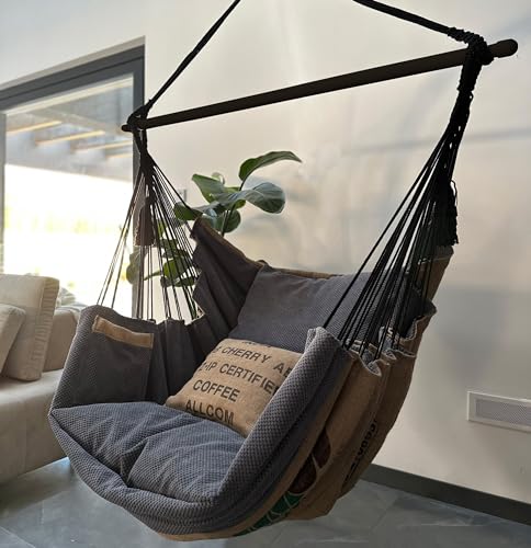 Entspannung pur – Komfortabler Izabell® Hängesessel mit Großen Kissen für Indoor & Outdoor – Perfekt für Kaffeeliebhaber und alle, die sich eine gemütliche Auszeit gönnen möchten.