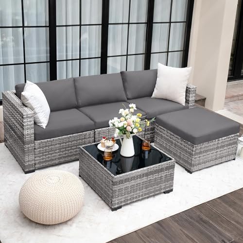 Gemütliche Entspannung im Freien – UDPATIO Lounge Gartenmöbel Set für 4 Personen mit wetterfestem Poly Rattan, inklusive Kissen, ideal für Garten, Terrasse und Balkon, in stilvollem Grau.