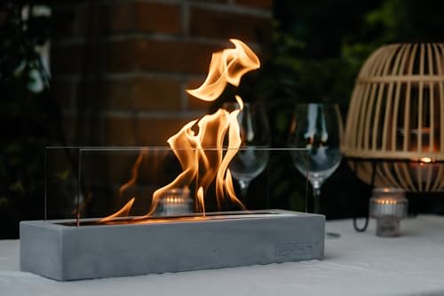 Stimmungsvolles Ambiente – Gemütliches Kaminfeuer – Für drinnen und draußen: GRAURAUM Bio-Ethanol Kamin Tischkamin. Dekoratives Tischfeuer aus Glas, handgefertigt in Deutschland. Perfekt für Wohnzimmer und Garten.
