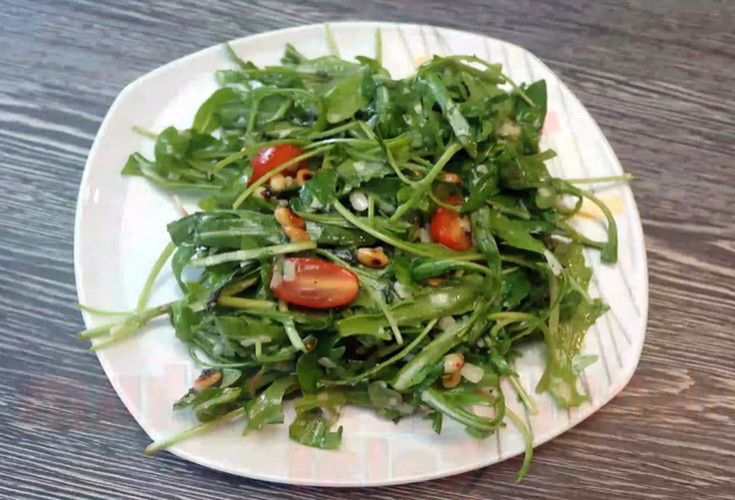 Rucola-Basilikum-Salat