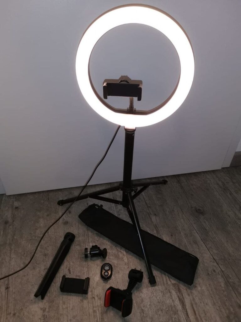 LED Ringlicht mit Stativ & Fernbedienung